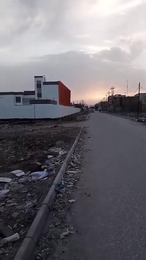 سلام عليكم بيت لبيع ركن وجهين مساحه 90 متر 
بل فداء مقاطه 22 بنيان حديث طابوك
 صب كونكريت
يتكون من صاله وغرفه و ستقبال ومطبخ وصحيات
استفسار رقم ***********
