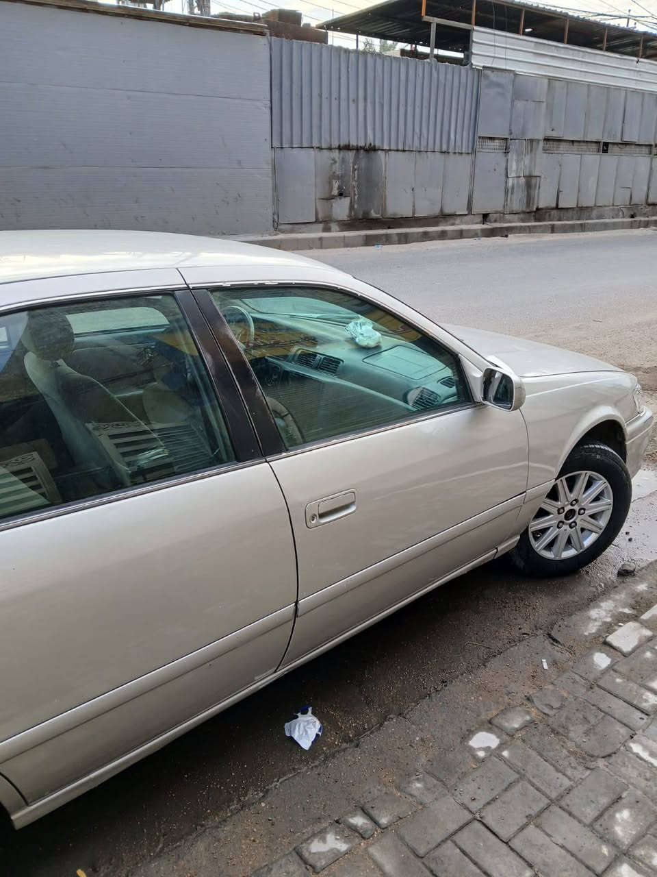 كامري موديل 2000 رقم بغداد الماني مصبوغ على نضافه بسمي مكاني بغداد وسعر 70
***********
