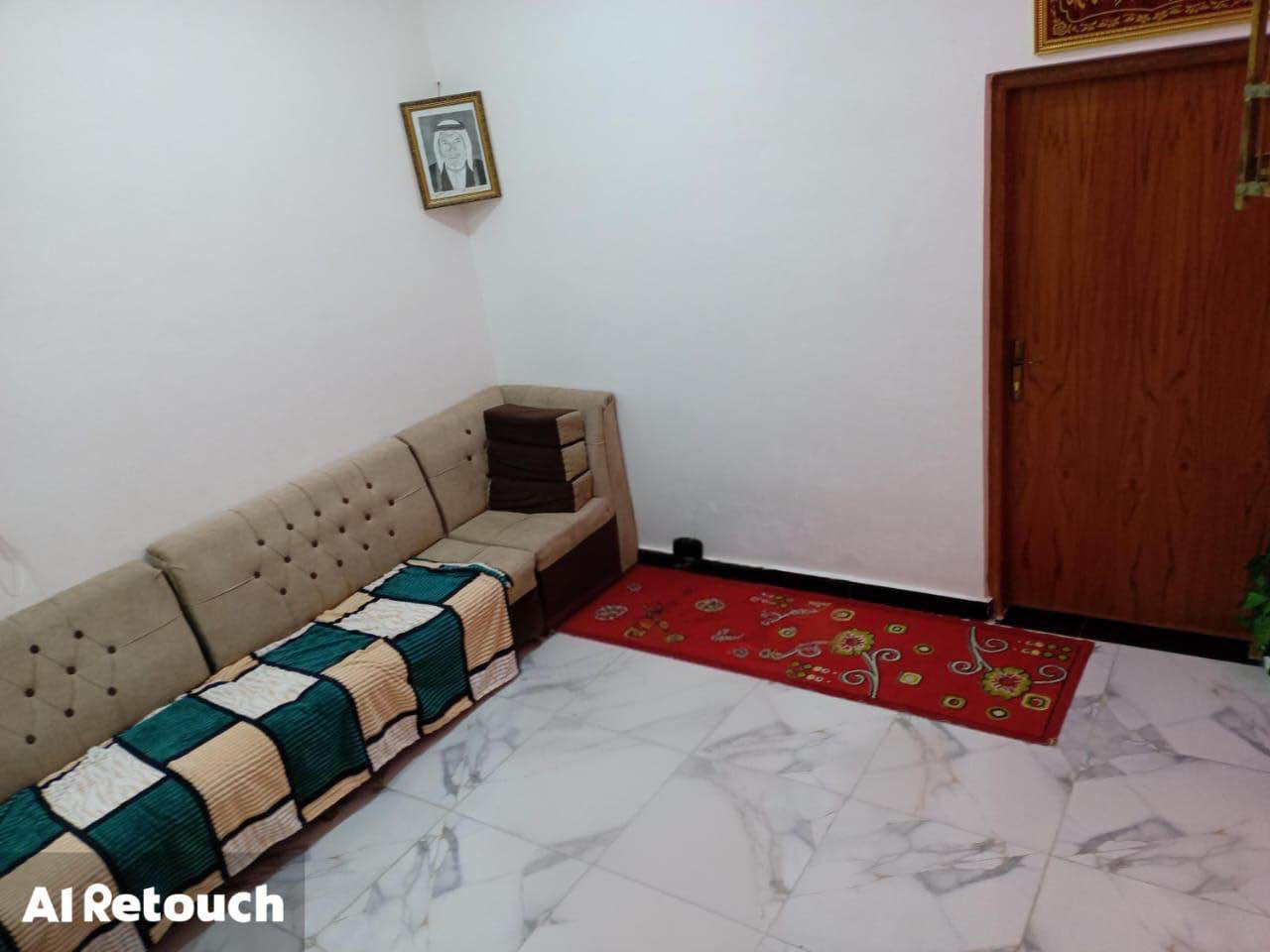 بتوفر لدبنا بيت في الجزيره مساحه ١٦٠ في اليوبه فرب مدرسه الصقر. غرفه 5×4
 وغرفه 4×4
 وصاله 4×6
 وديوانيه 6×4 
ومطبخ 5×4
 وكراج 6×4
 وحديقه 3×3
 للعلم مساحت البيت 160 متر. مراجعه *********** الزبير, البصرة
