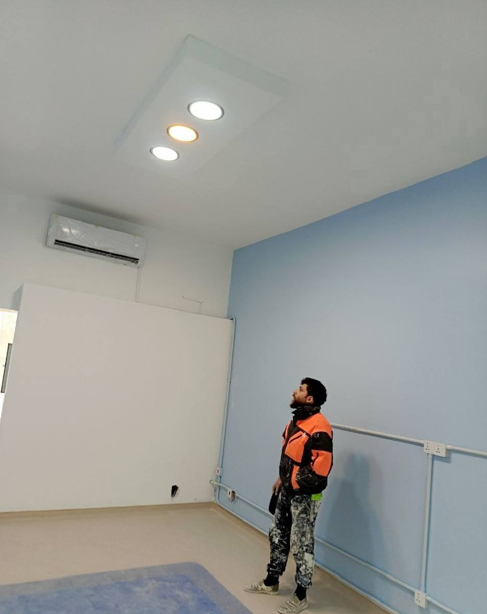 انتاج من شغلي صباغ داخل وخارج وطلس عام  وجميع الديكورات ومعالجة رطوبه وعازل اسطح وكافة انواع صبغ عملي فقط بغداد ***********
