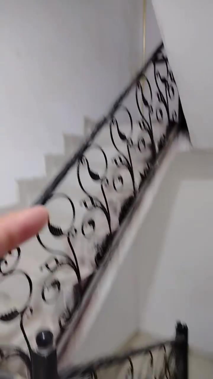 شقه للايجار بل بر اضعيه طابق اول معزوله ٢ غرفه وصاله ومطبخ وصحيات اجاره ٥٠٠ الف الاستفسار ***********
