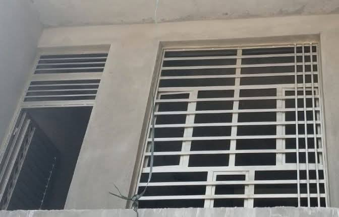 صبغ وترميم ومعالجته الرطوبه جدران صبغ شبابيك وجهيات وجدران اسعار مناسبه تواصل ***********
