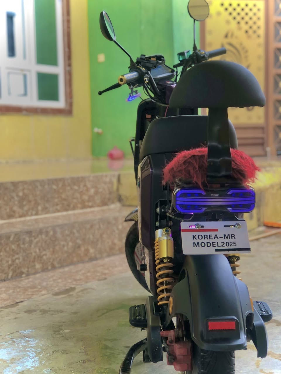 السلام عليكم.
موطور شحن R9 pro max للبيع 
موديل:2025
مستخدم قليل 
الون:مميز بنفسجي💜
مواصفات:
دبلات قفاز +امامي وخلفي
اشاير لكزز+نشرة امامي وخلفي
تشغيل عن بعد 
5بطاريات ونلي الاصلي
سماعات صوت
يحمل وزن 110kg
سرعة 109+عداد سرعة رياضي
بريكات دسك كبير الحجم
نظام البك R(الرجوع الى الخلف)
4سرعات
شحن يدوم من 2يومين الى3ايام
شاحنة اصلية
الموطور على وضع الشركة ما مبدل بيه كلشي
خدش مابيه 
السعرر 575وبيه مجال
للاستفسار على الرقم (***********)
او خاص.مكاني الجدعة
