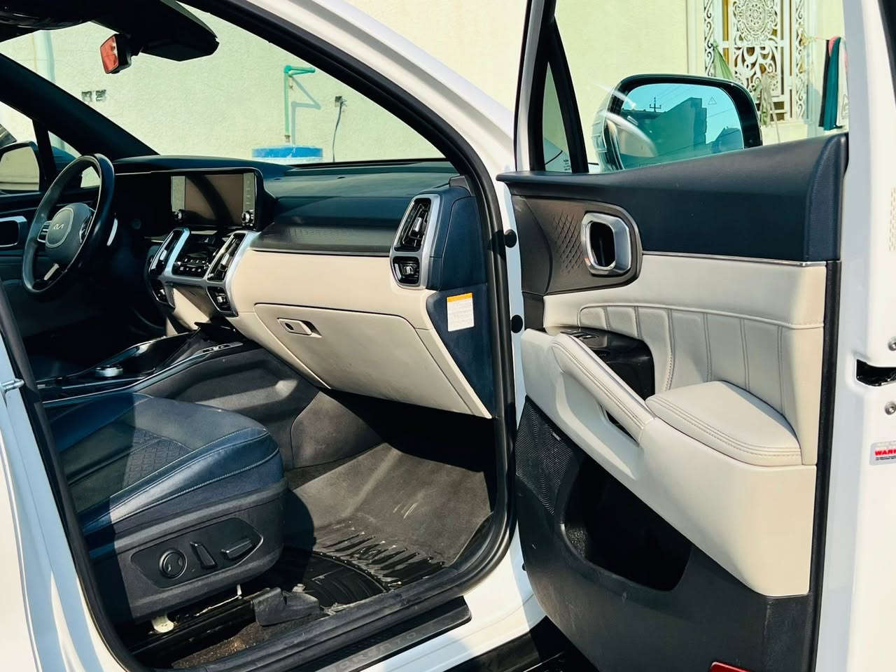 سلام عليكم 

لبيع سورنتو موديل 2023 

فول واحد على واحد 

محرك هايبرد 

كشنات منفصل 5 كامرات 

جنطه شفط داخل قرميدي 
 
كير موس  بعد بيها هواي مواصفات 
رقم بغداد بسمي تحويل مباشر 
***********
