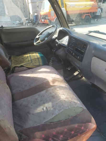 السلام عليكم كيا حمل فونتيره للبيع موديل ١٩٩٩ قماره قلاب رقم انبار السعر ٦٠ ورقه مكان السياره الفلوجه رقم ***********
