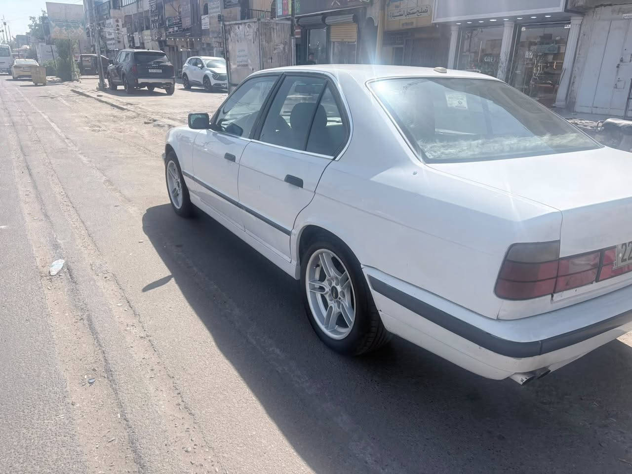 سلام عليكم 
للبيع 1991 
بدون دواخل بدون صبغ بلادي 
بيها 
طخه بسيطه  جاملغ خلفي مابينه 

غرفتها بحاله جيده
كهربايات كلها شغاله 

و سياره جاهزه 

صالها عندي ٥ سنوات 

محرك 220 مسكر بحاله ممتازه 
كير عادي 
تبريد شغال 
صدر جديد 
تايرات جديده 
سنويه نافذه 
ب اسمي 
*********** عنواني اربيل 
سعرها 58 وعليها 300 دولار غرامه تنزل من سعرها ً 

و بيها مجال
