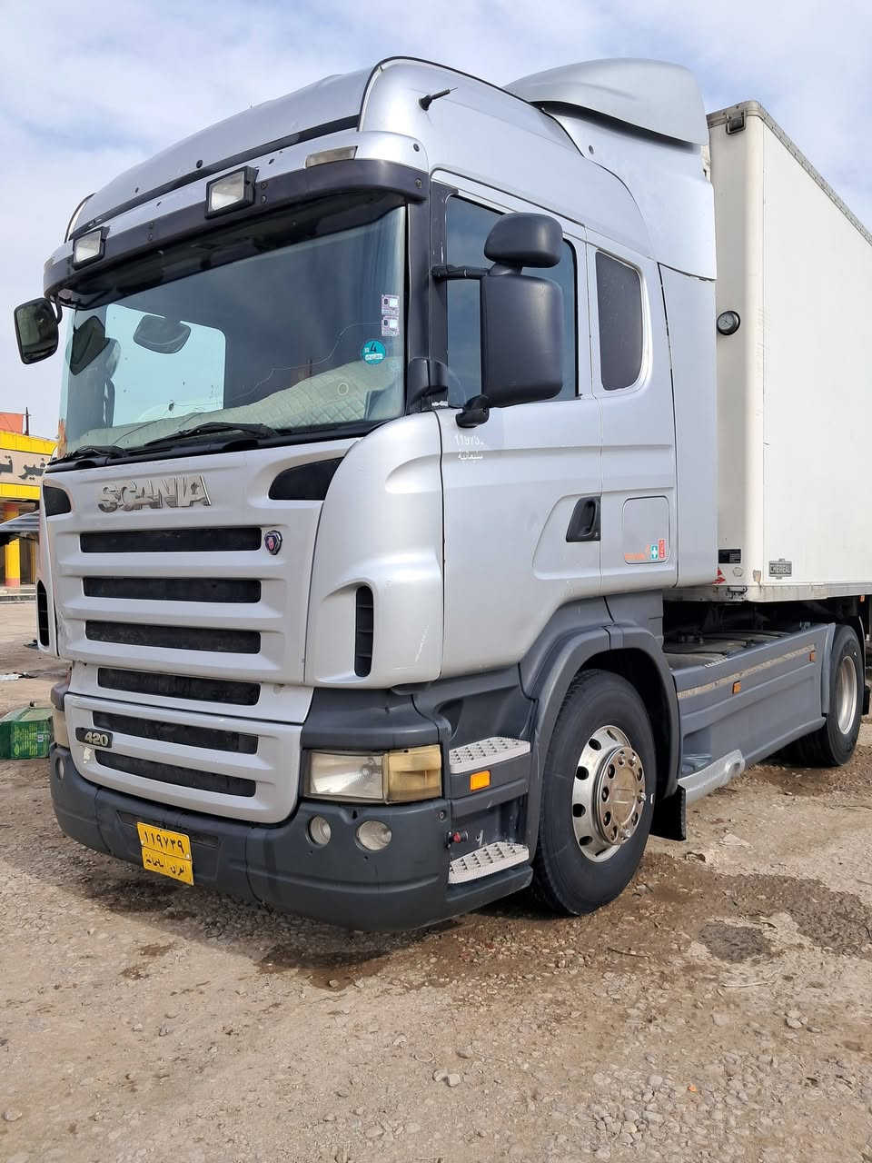 سلام عليكم .. للبيع سكانية موديل 2007 مربوطة براد بل سنويه مكينة
420 انجكتر كير 1000 اكسن اربع جوبلسات تخم تاير 
ويل كب سيارة جاهزة خير من الله السعر .... 130$
استفسار اكثر.   ***********
