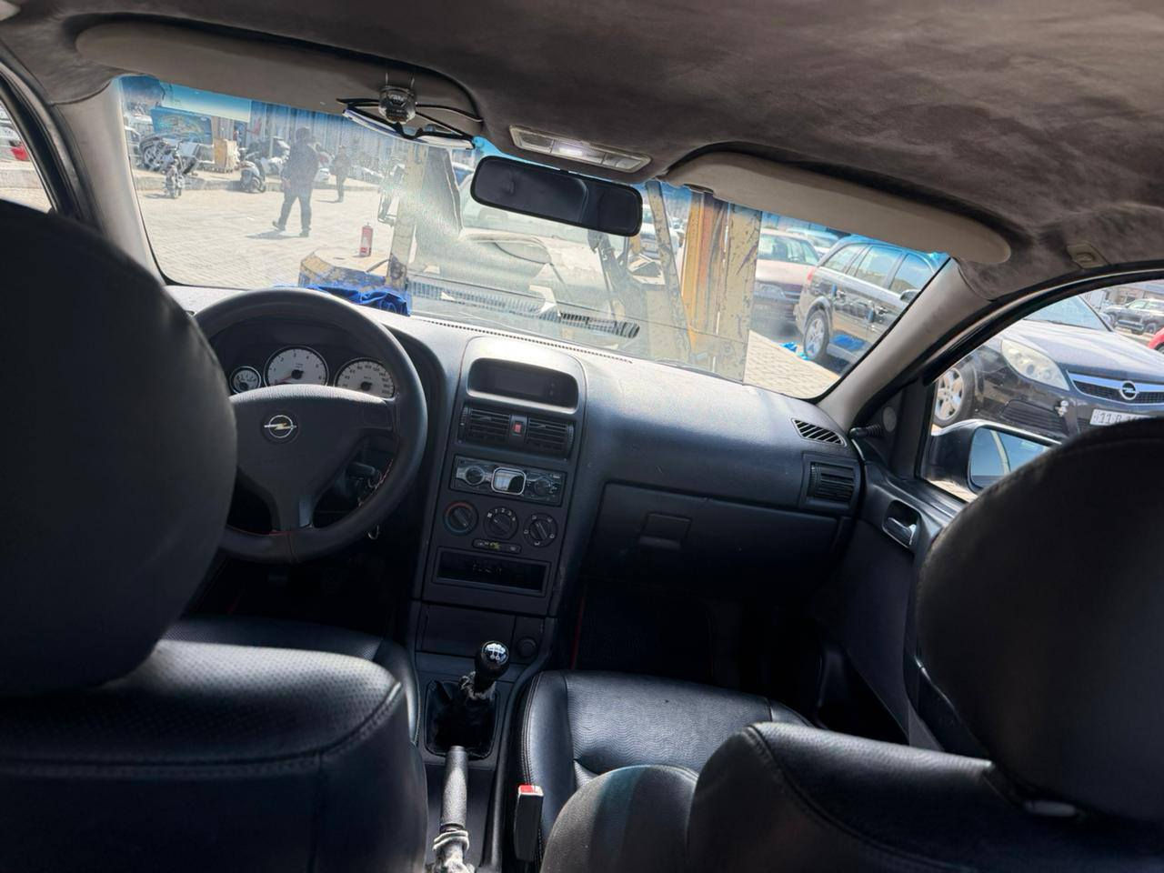 السلام عليكم 
للبيع اوبل استرا 2002 
باسمي رقم انكليزي 
محرك كير جدد مال حاويه 
صدر امامي خلفي مال حاويه بايدي شاده 
كهربائيات كلها شغاله 
تخم تاير جديد 
كشنات جدد 
لايتات جدد..تبريد شغال منضومه كلها جديده 
برغي نقص مابيها
سيارة بلاديه قطره صبغ مابيها 
السعر 58

العنوان/بغداد 
***********
