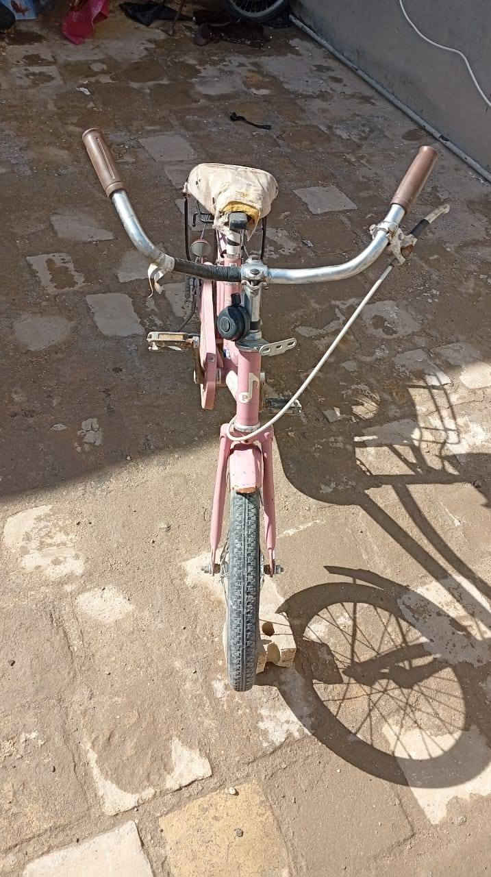 السلام عليكم بايسكلات
عدد ٢ للبيع حجم موضح بالصوره قيم بمايرضي الله وبخدمتكم  للتواصل ***********
