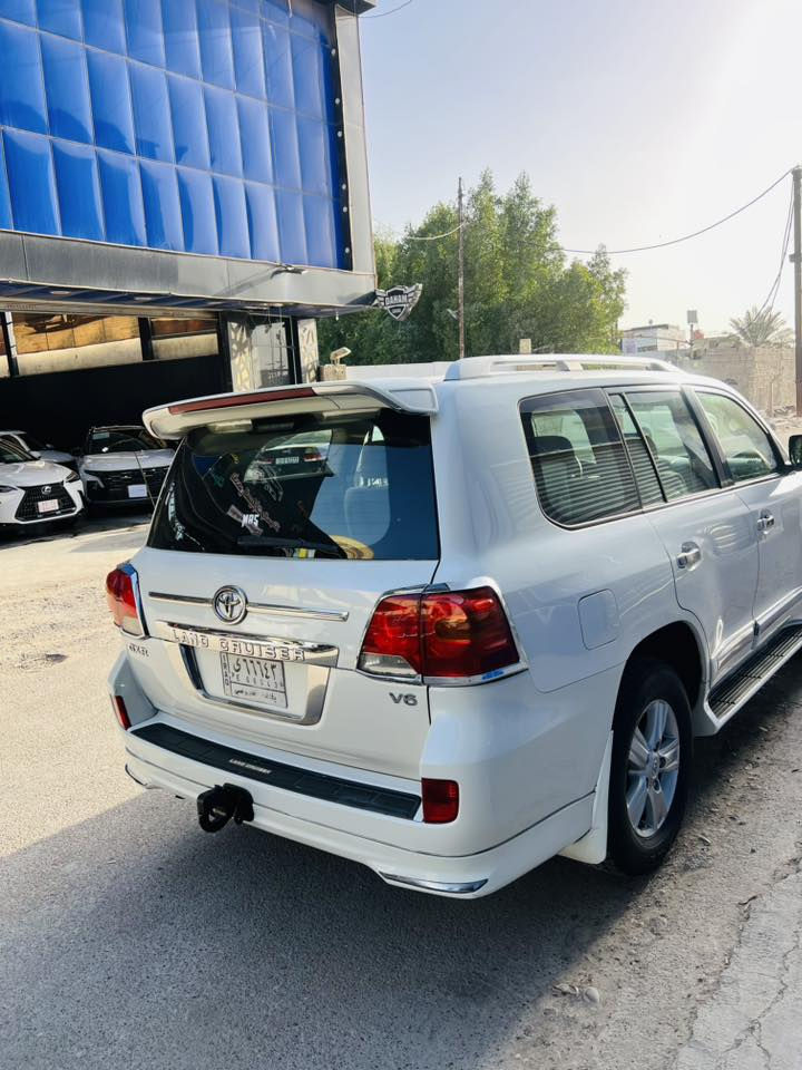 السلام عليكم لاندكروز 2010 مكفولة من صبغ بيهة بارد عل كد صبع جاملغ باقي مكفولة. سيارة ماشية 180 معروفة موصفات لاندكروز  سيارة لا شريط طابع. تخم تاير جديد. السعر 
290 
استفسار عل رقم ***********
