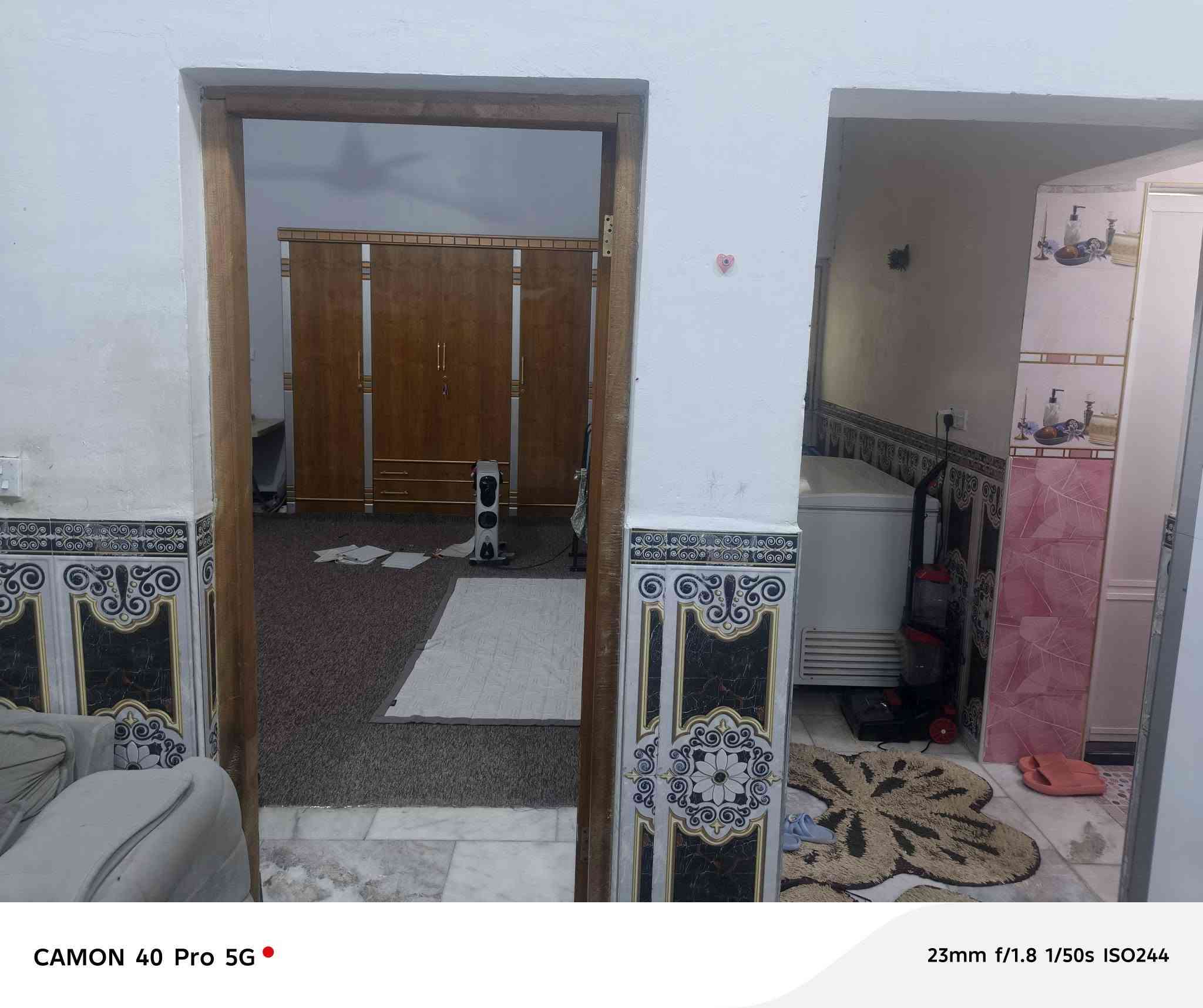 بيت طابو صرف مساحة ١٥٠ بناء طابوك سقف كونكريت غرف ١ صاله مطبخ ديوانية طارمه صحيات حديقة خدمات ماء كهرباء شارع مجاري ناحية فضليه شارع محطه قرب مجمع لمصطفى سعر ٧٥ وبي مجال قليل اتصال عله رقم*********** وتصال  عله واتساب
