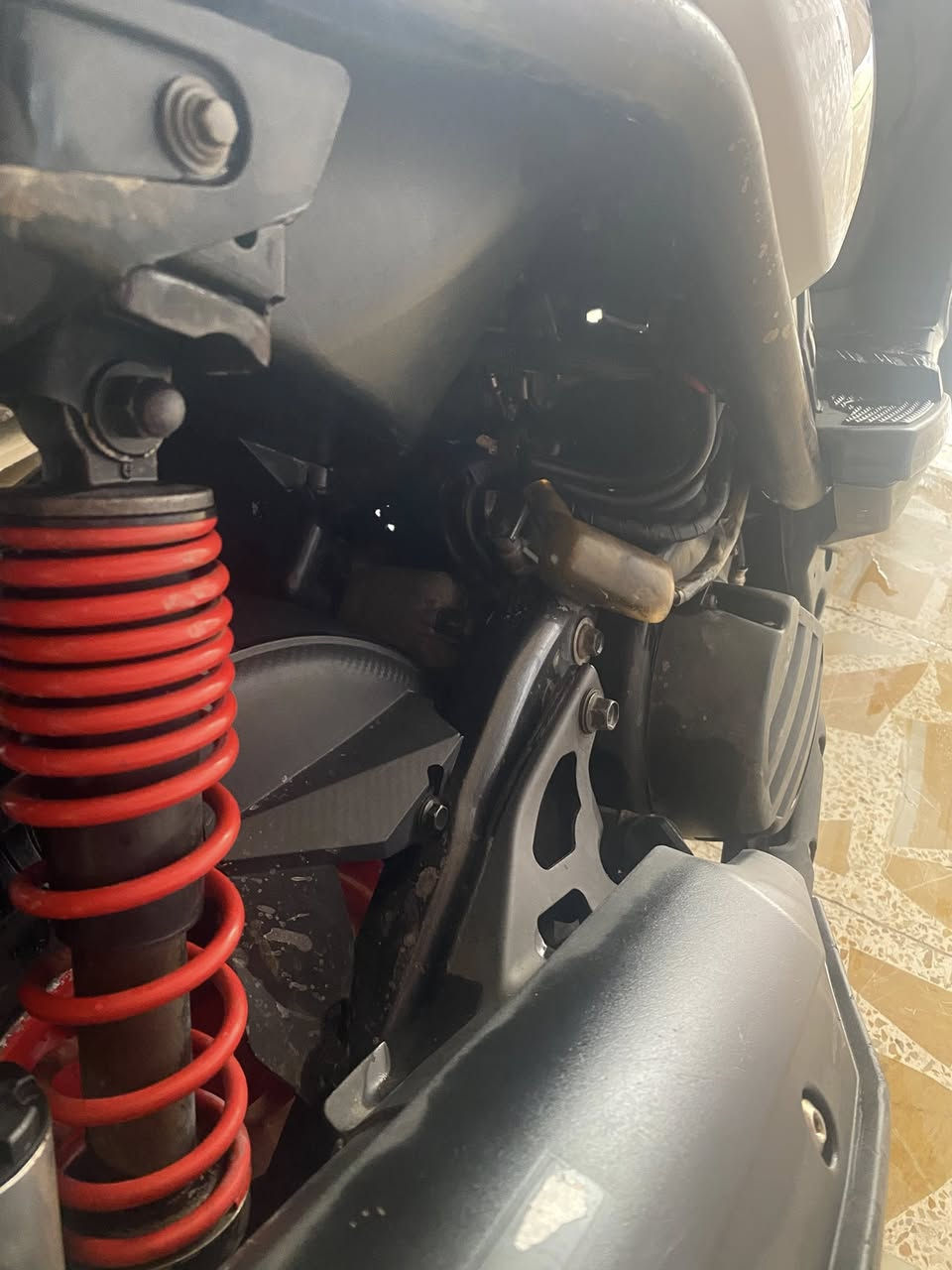 السلام عليكم سكنس جبلي للبيع موديل 2012 دراجه كدامك خير من الله السعر ١٢٠٠  هاذ رقمي ***********
