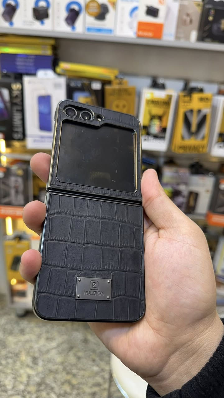 سامسونك فلب 5
ذاكرة 256 
نضيف
ب350 الف
بغداد زيونه شارع الربيعي
***********
