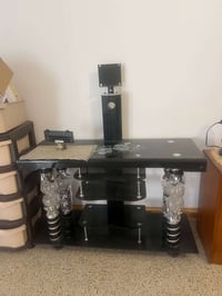 ميز • نظيف • للبيع