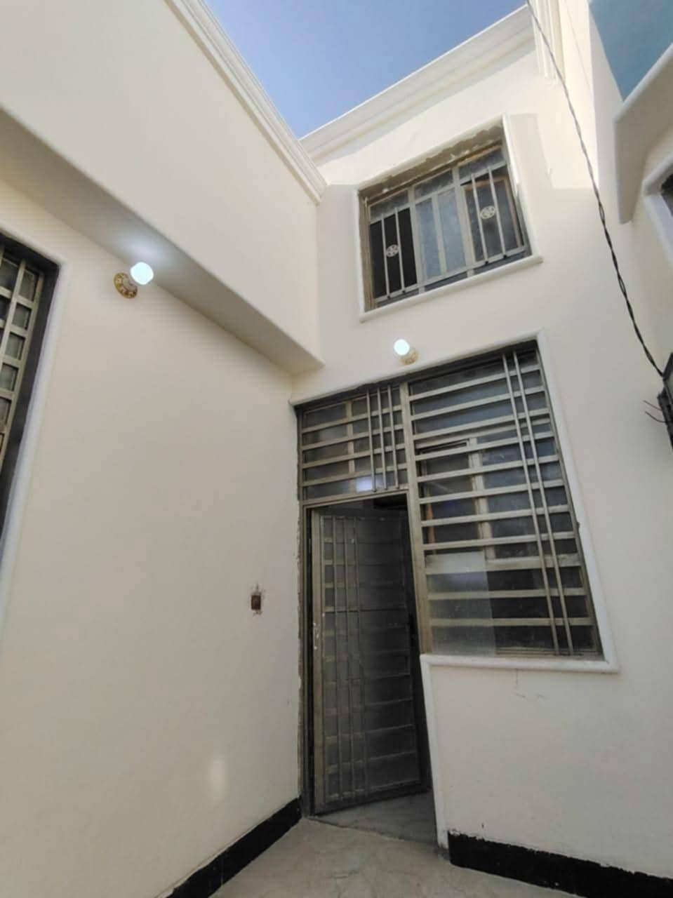 سلام بسعر 55 مليون وبيه مجال 🙋‍♂️150متر شغل جناي
#يعلن_مكتب_سماء_النجف _مقابل_قرية_لغدير_عمود282_مباشر

#بيت_150متر_مربعه  
#_قريبه_عله_شارع_لعام_ 

#بيت_طابو_زراعي_سند25

#سعر_55مليون_وبيه_مجال  

بناء حديث
غير مسكون
بناء ممتاز جدا 

 عنوان لبيت النجف 
#مقابل_ملحق_قرية_الغدير_مباشر 
يحتوي لبيت على+ غرفه2 +صاله +ستغبال +مطبخ +صحيات بلداخل +وصحيات بلخارج 

***********وتساب
