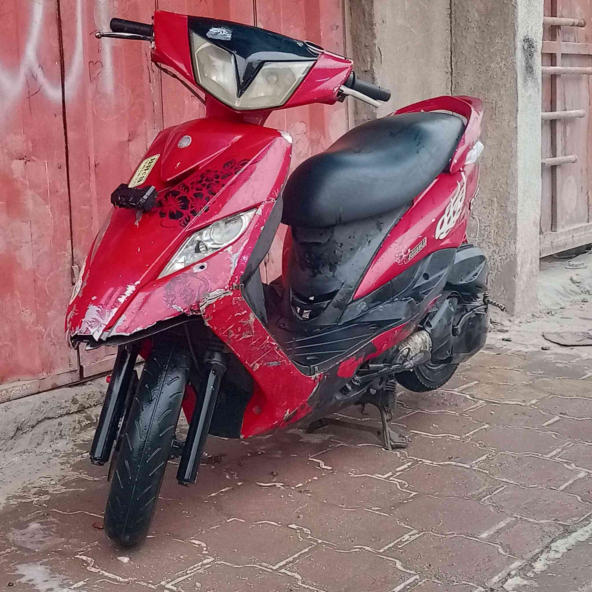 سلام عليكم ورحمه الله وبركاته ♥️
دراجه للبيع النوع : GTR 2008 
الكفرات بحاله جيده ع وكاله بس بيها هذا الحادث الموضح بل صوره كسر بل كفر الامامي 
مجفته مره وحده وهسه بيها ضعف بل ولفات 
شغاله سلف وهندر لاكن الباتري جاي يخلص عمره ضعف 
للبيع او المراوس  السعر 350 وبيها مجال 

: مكاني بغداد العبيدي :


**إذا كنت صاحب هذا الإعلان وتريد حذفه لأي سبب، رجاءا أرسل رسالة إلى الدعم الفني**