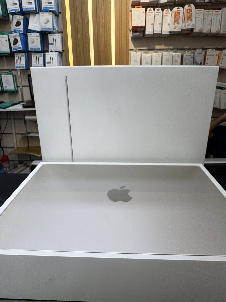 Mac book air m2
Mac book air m2 

16 ram

Storage 256

Cycle 15

Battery 100%

With box and all original accessories


**إذا كنت صاحب هذا الإعلان وتريد حذفه لأي سبب، رجاءا أرسل رسالة إلى الدعم الفني**