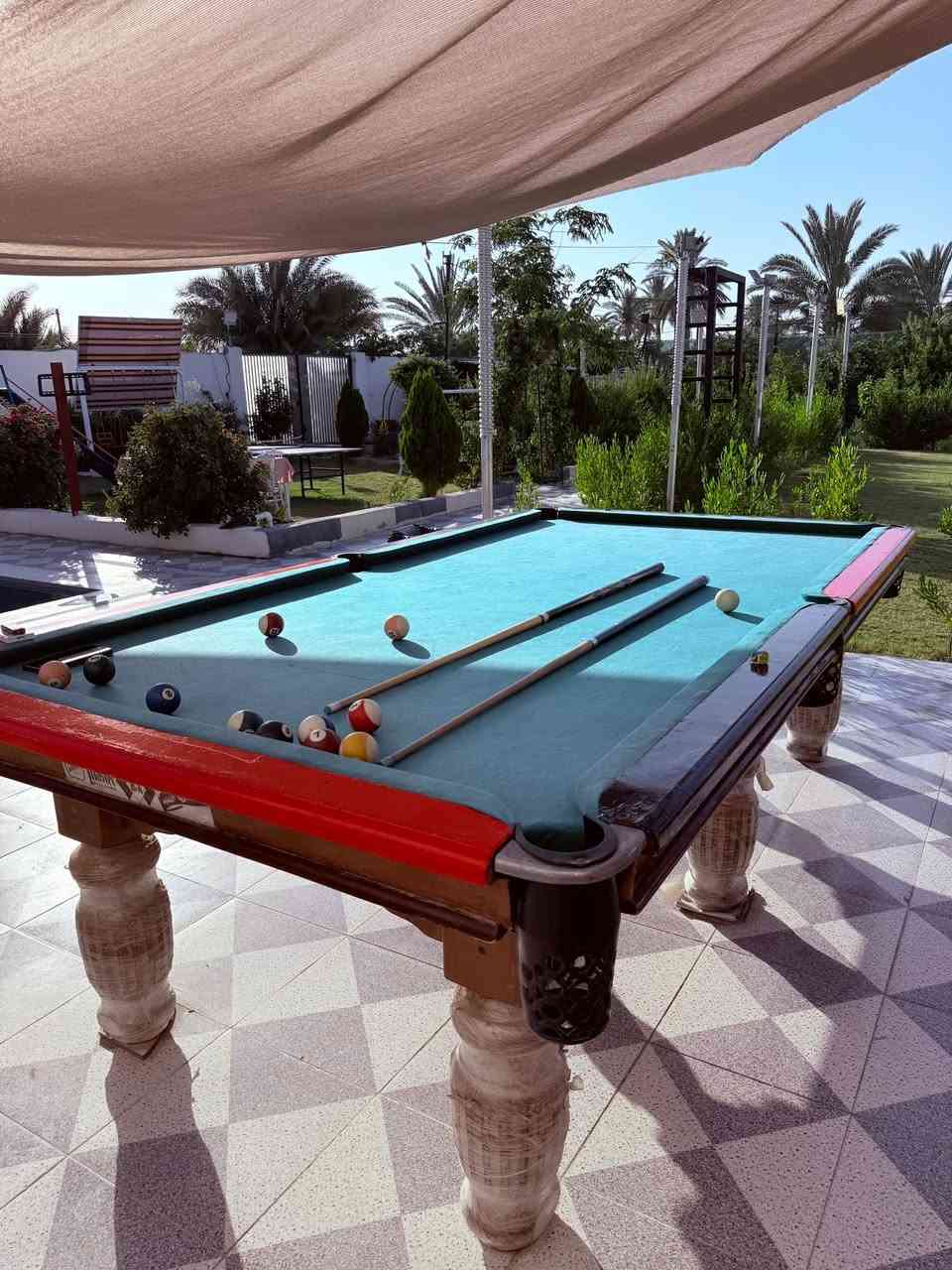 الثقه عنوان مزرعه عشق اختياركم لأفظل 
مساحه المزرعه 2000م
المسبح 🏊‍♂️
طول 12 *6 
عمق المسبح من 150 إلى 185 
مسبح للأطفال 🔴قطر 4م 
عمق 70 
إضافه جلسه  مأيه +شلال 
حدائق عدد2
جلسه عربيه خارجيه 
مع مجموعه جلسات خارجيه 
صحيات خارجيه🚾 شرقي + غربي 
باربكيو 🔥🔥
مجهزه بالكامل 
مجموعه العالب الشباب 
بليارد 🎱فيشه ⚽️منظده🏓
مع مجموعه ألعاب لأطفال 
داخل المزرعه 
غرف عدد 2 
صاله كبيره 
مطبخ مجهز بالكامل 
مكبرات صوت داخليه 
المزرعه مكيفه بالكامل + مولد اوتو 
ملاحظه ((تغير الماء بعد كل حجز ))
للحجز والاستفسار تواصل واتساب ***********
