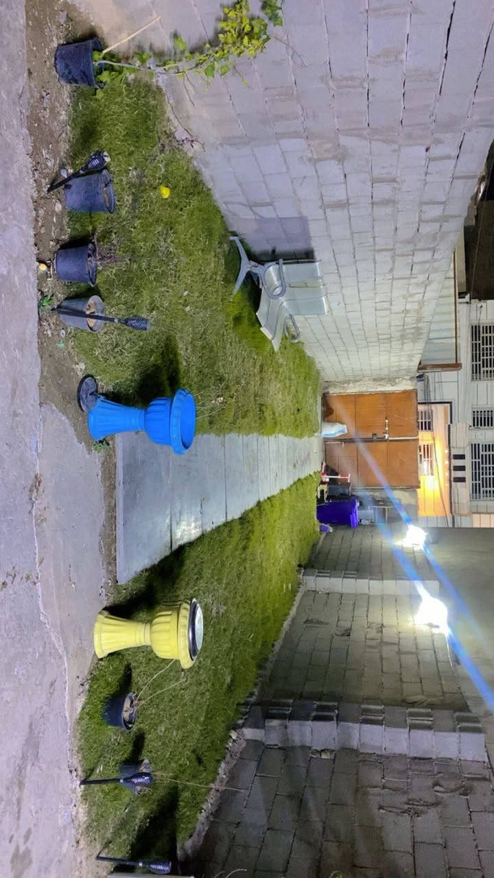 السلام عليكم دار للبيع مساحة ٢٧٥م يتكون من غرفتين نوم وصاله ومطبخ حار وبارد وملحقات وكراج وحديقة وغرفتين هيكل قيد الانشاء عنوان العبيدي شارع العابد قرب الشارع العام ل استفسار على رقم ***********
