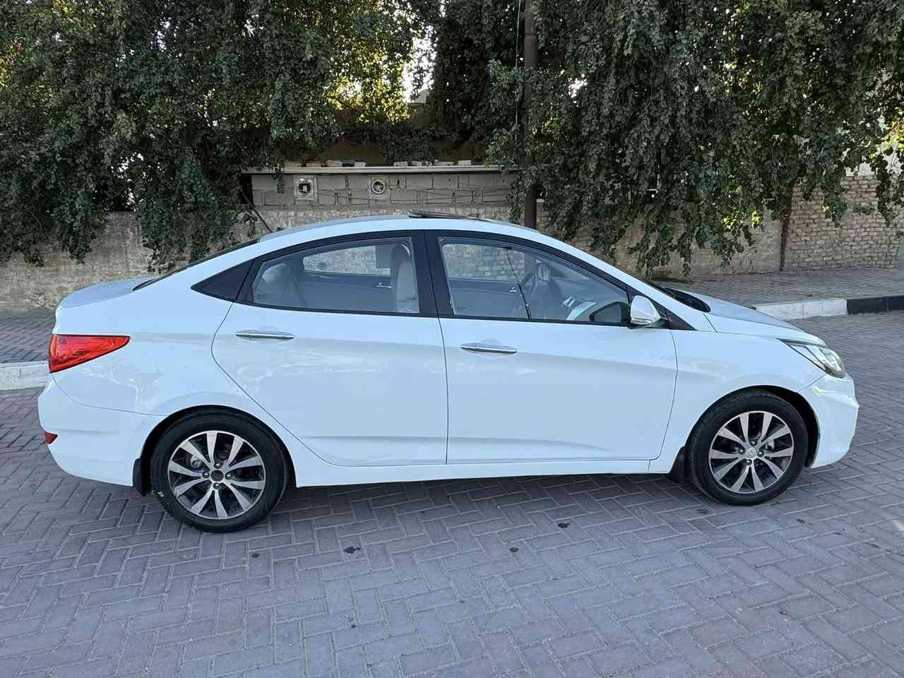 السلام عليكم اكسنت 2015خليجي مكفولة  من الضربه والتبديل والفتح صبغ جاملغ فقط سونار موضح 
رقم بابل دولي هزه وسنويه جديده مكينه 1600دوش 
مامفتوحه كير مامفتوح عل شركه فول موصفات فتحه سقف ويل كروم شاشه كامره تحكمات اشاير بلمري ماشيه 150الف سيارة جاهزه مال جناي مكاني كربلاء 
السعر 109مجال بسيط جدا ***********
