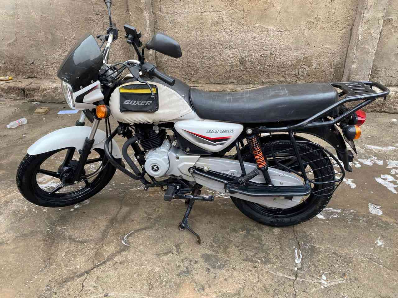 بوكسر موديل 2022جديدة ما مفتوحه رقم وسنويه سعرها 2100مليونين وميه وبيها مجال ***********
