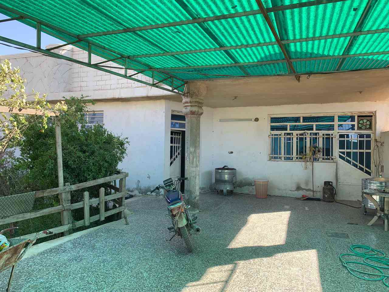 السلام عليكم
بيت للبيع المساحه الكليه للبيت400م طابقين يحتوي على 6 غرف نوم بوب الشام زراعي بستان بشار  قرب سيد علاء 

السعر 150 وبي مجال قليل ***********
