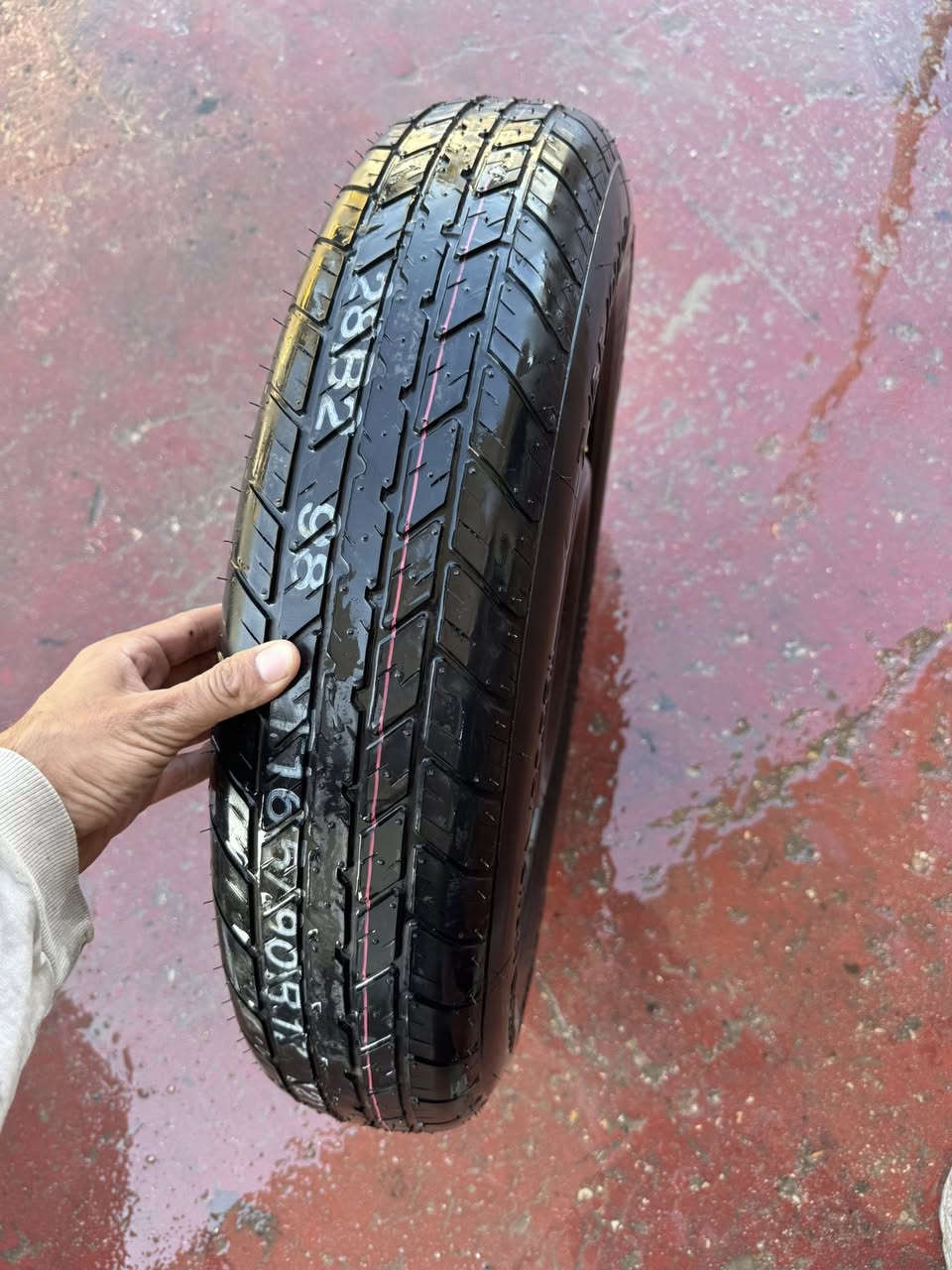 متوفر سبير دورنكو وقطع جيب أصلية مفصّخة وبحالة الزيرو — نفس حالة الوكالة. كل القطع نظيفة، مفحوصة، ومضمونة للزبون. نوفر توصيل لأي مكان وتوصيل للبيت مع إمكانية الفحص قبل الشراء. الأسعار حسب القطعة — التوصيل متوفر داخل العراق.
مميزات:
 • أصلي تفصيخ وكالة.
 • حالة زيرو (نضيفه وجاهزة للتركيب).
 • توصيل سريع وآمن.
 • إمكانية تبادل أو فحص عند الاستلام.
للتواصل: واتساب/اتصال *********** (متوفر للصور والفيديو لكل قطعة)
