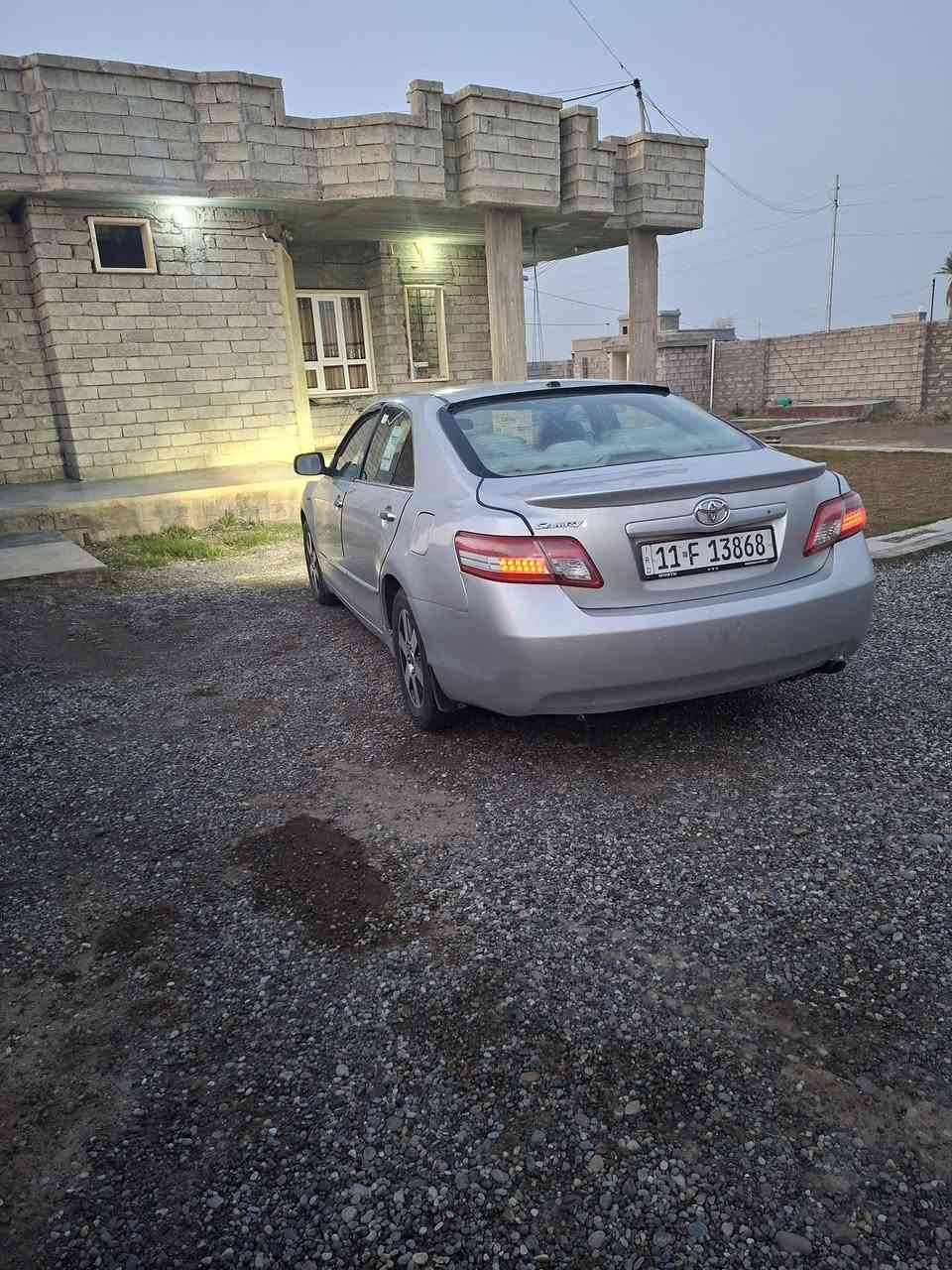 السلام عليكم 
كامري للبيع موديل 2007 
رقم بغداد دولي سنويه جديده تحول مباشر 
تبريد شرط كهربائية كلها شغاله محرك كير شرط
تواير جداد فلنجات امامي جداد سياره جاهز 
السياره مصبوغه عام تفاصيل اكثر اتصل ***********  السعر 93 وبيها مجال
