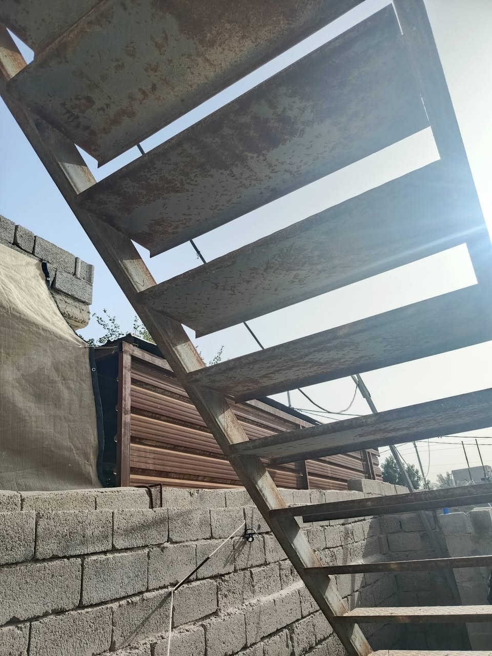 درج للبيع خارجي 18 بايه حديد كله ثقيل مكان بصره كرمت علي ***********
