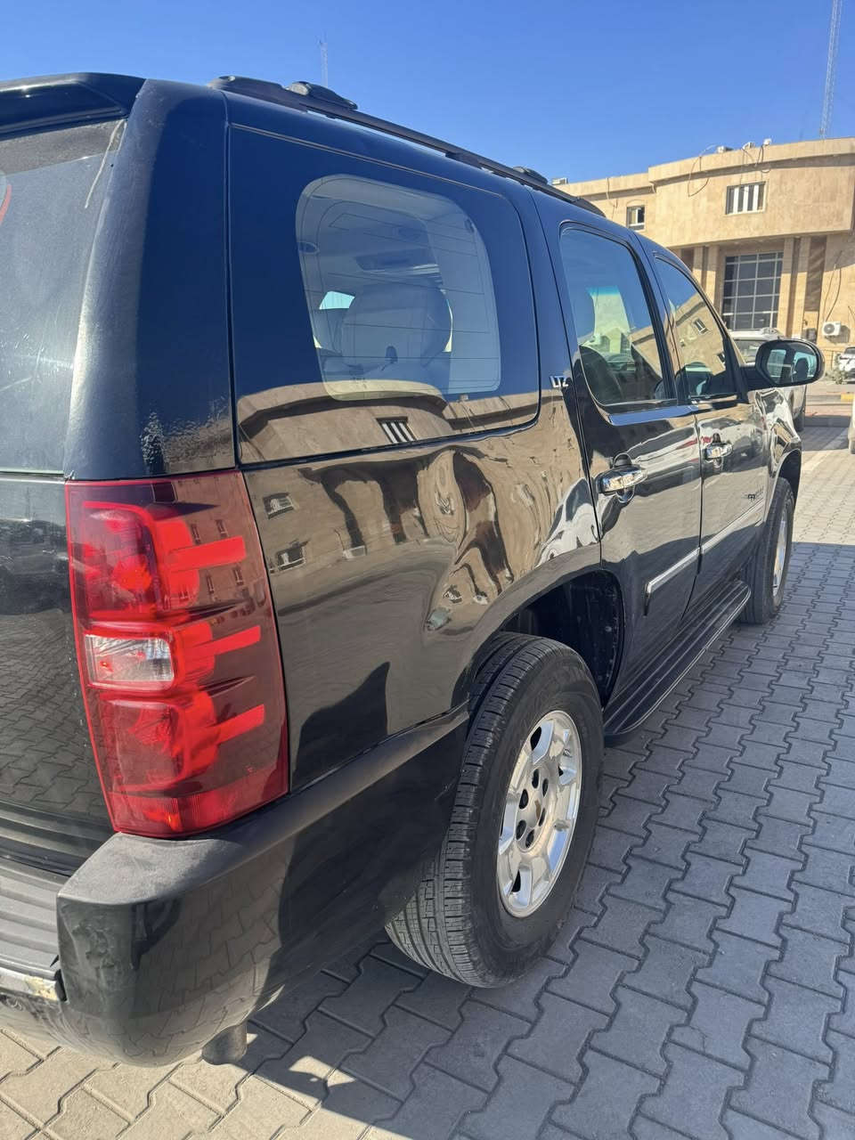 السلا عليكم تاهو خليجيه مديل 2009 كفاله عامه LTZكامله  جاهزه خير من الله حداديه وكير ومحرك تخم تاير كله جديد السعر 225وبيهه مجال استفسار اكثر اتصال على الرقم ***********
