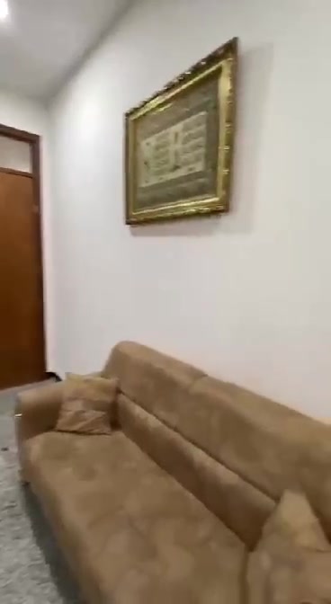 الدار للبيع البلديات الصحفيين مساحة 200متر الوجهة 10 النزال20  طابو ملك صرف ثلاث طوابق كل طابق معزول عن الأخر 
الطابق الأول بيت كامل غرفتين نوم +صحيات +مناور  اثنين صالة كبيرة + مطبخ  +استقبال +صحيات خارجية+درج خارجي

الطابق الثاني يحتوي على وحدات سكنية عدد 2  الوحدة السكنية تحتوي على غرفتين +صالة  +صحيات+ مطبخ

الطابق الثالث يحتوي على وحدات سكنية عدد 2  الوحدة السكنية تحتوي على غرفتين +صالة  +صحيات+ مطبخ الاتصال على الرقم ***********   البيت مطل على شارع بناء سنة 2024 التواصل واتساب