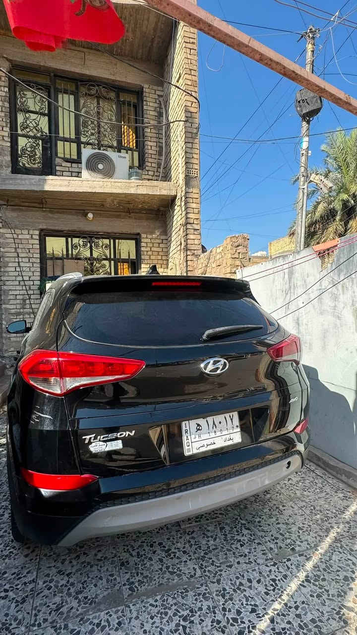 توسان ٢٠١٧ امريكي
حادث صندوك بدون ايرباك 
ماشيه ٩٦ الف 
فول مواصفات ماعده السقف 
بيهة بارد اباب خلف السايق
وشخوط عاديه 
معروضه ١٣٧
***********
