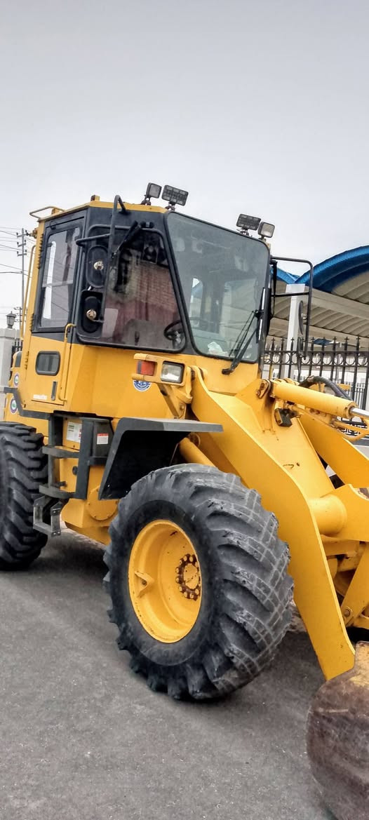 للبيع شفل كوماتسو حجم 100 دخول جديد ورقم جديد مكينه 6تبريد بلادي مكان نجف ***********
