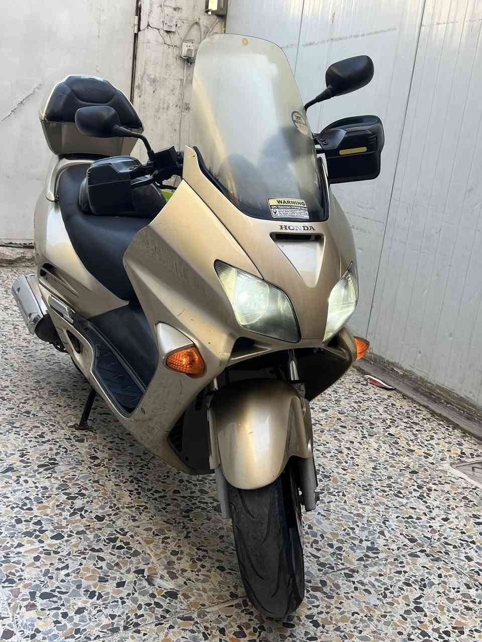 المميز MF 0️⃣ 6️⃣ الفحل
لون ذهبي جاهزه دراجه 
ستان كهربائي حساس ازدحام
نظام اي بي اس جداحه بجكمجه
جامه طويله جنطه بلاديه كلوب جنطه
منظومه زنون شلعه ومعدل كهربائيات شغاله 
مكاني بغداد *********** شراي يتصل او خاص
