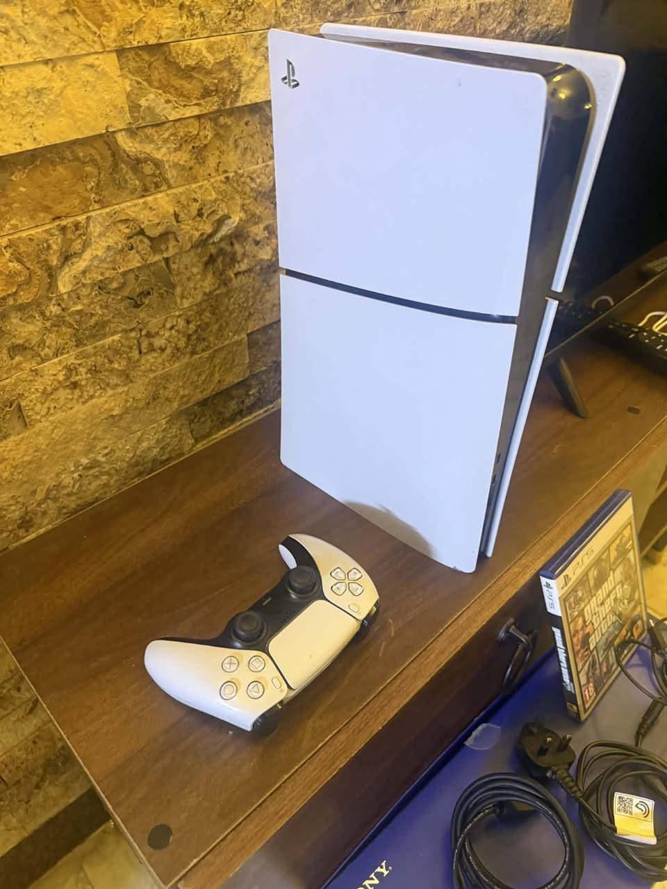 سلام عليكم بلي 5 سلم واحد تيرا ريجن ٢ جهاز اخو الجديد نضيف حيل استعمال قليل للبيع سعر ٦٥٠ وبي مجال بسيط ***********
