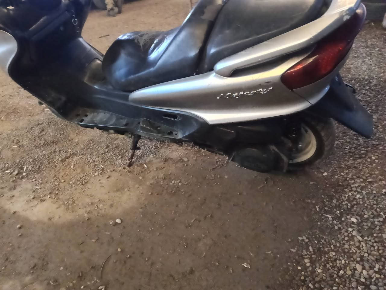 سلام عليكم ماجسته دبل رون مكان قياره قريه سيداوه السعر 350 وبي مجال الرقم ***********
