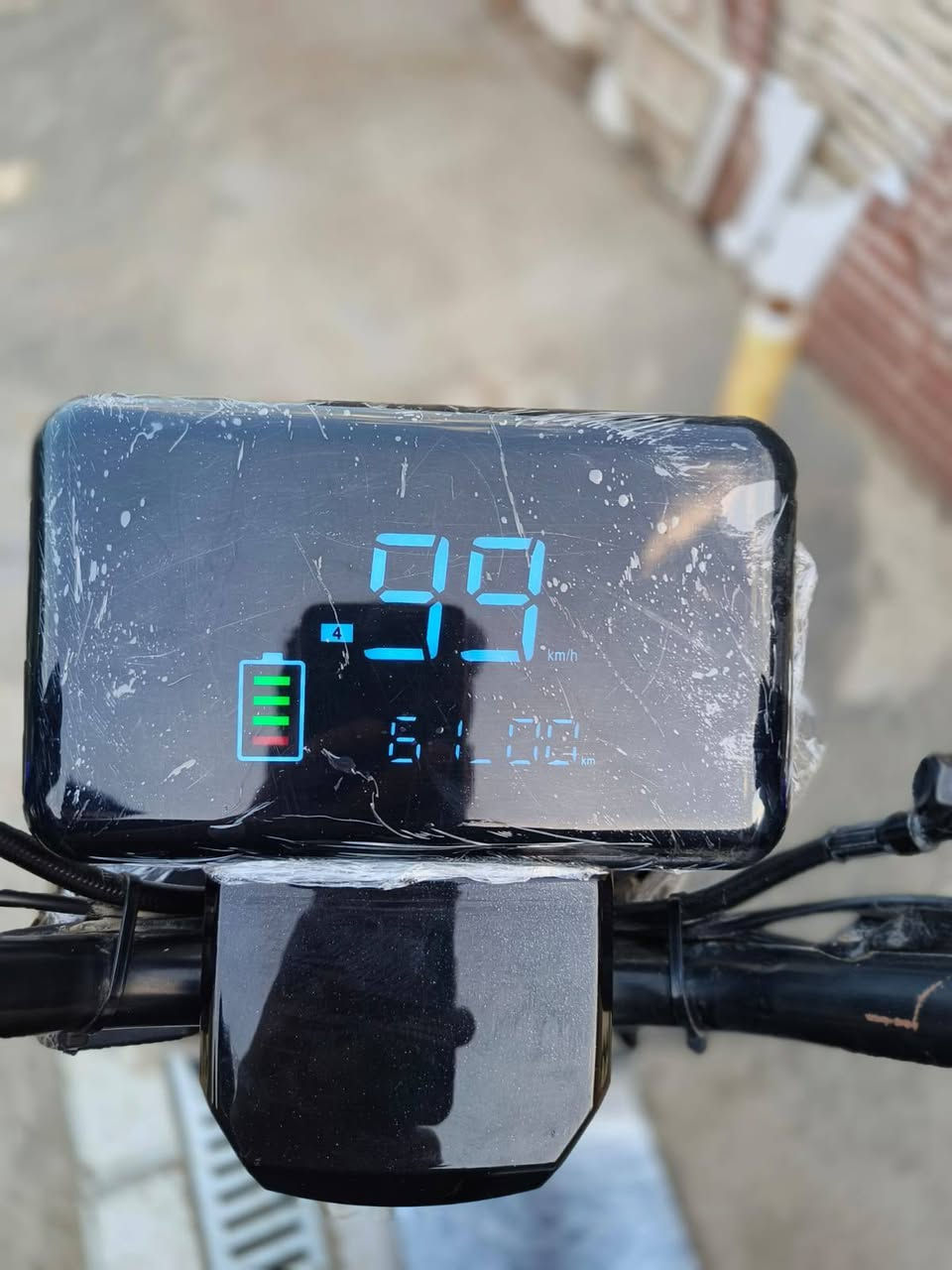 السلام عليكم دراجه شحن ار 9 للبيع موديل 2025 الدراجه كلش نظيفه اغراضها كامله ما ناقصا سعر 425 بيها مجال عنوان بصره قرنه بني المنصور رقم*********** على الواتساب
