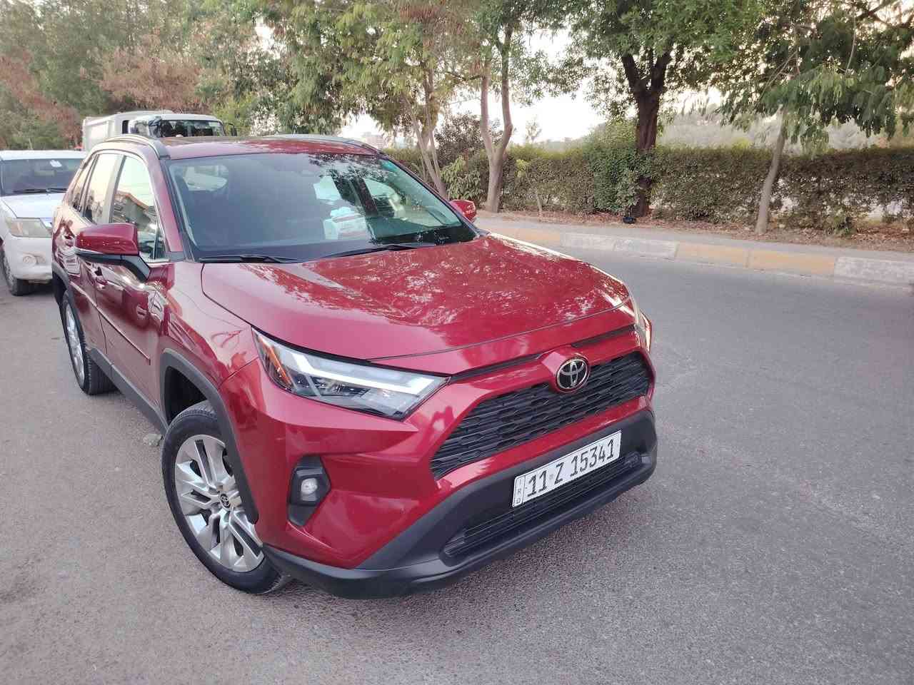 TOYOTA RAV4 XLE PREMIUM 202
تيوتا راف فور بريميوم مواصفات 1/1
سعرها 240 وبيه مجال بأسمي بدون رقم 
ماشيه ٤٢٠٠٠
المواصفات:
سيارة بانزين
بصمة  
سلايت 
كشنات جلد تحكم كهرباء تدفئه وتبريد 
شاشة ديجتال كبيرة
3 انضمة سبورت و العادي و الاقتصادي 
رادار تحديد مسار 
مثبت سرعة  
صندوك كهرباء ذكي
حساسات 360 
ترحيب 
اوتو بارك 
اوتو هولد 
هاند بريك بصمة 
نقاط عمياء
السيارة بيها هواي موصفات حلوة 
السيارة حادثهه: باب خلف السايق فقط لا غير 
للأستفسار عن السعر الاتصال على ‬الرقم ‭***********
 مكلف بالنشر
ماسنجر مقفول

