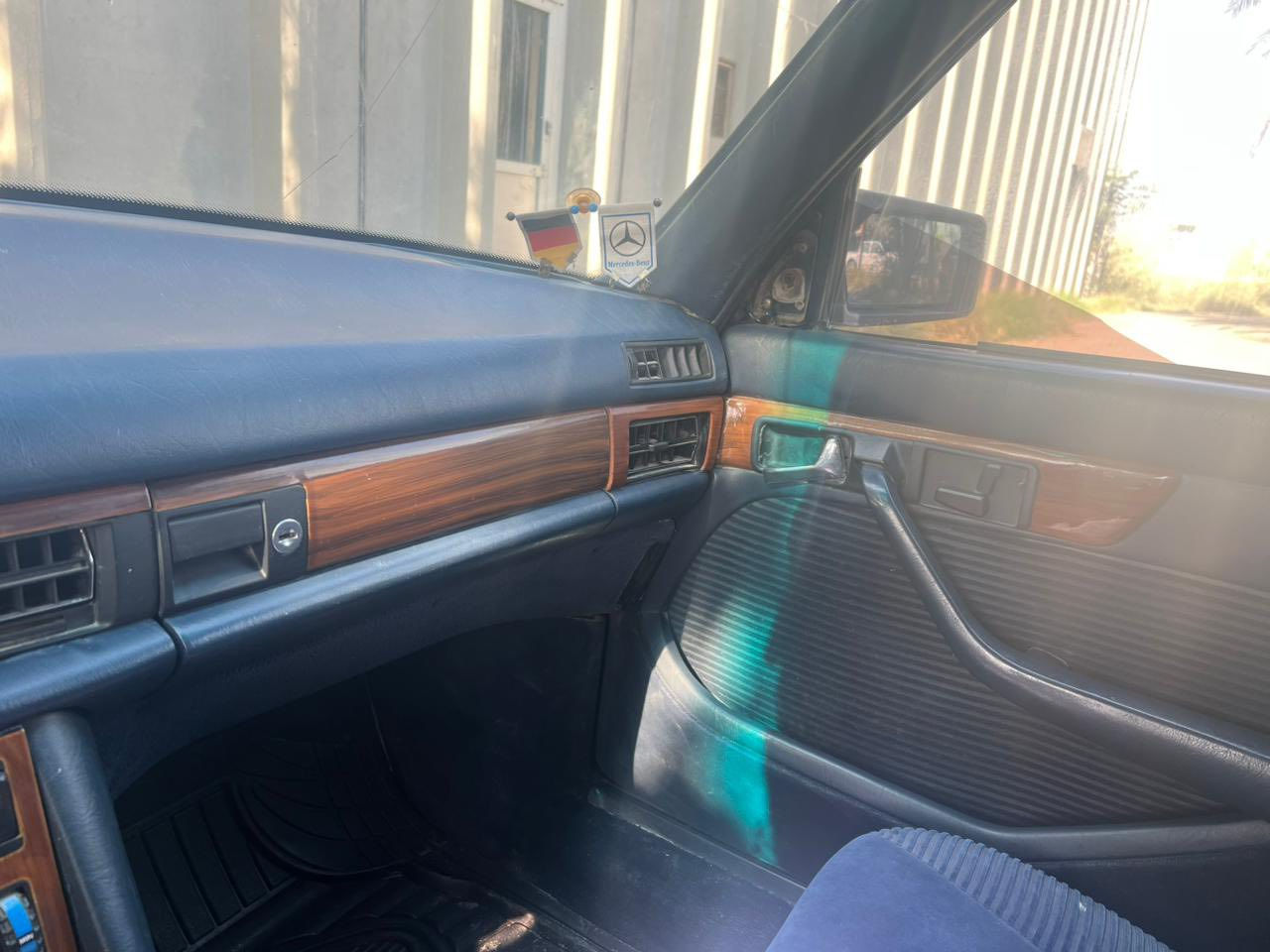 مارسدس موديل 1991لون نيلي رقم بغداد شرط التحويل مصبوغه عام سياره فول فتحه فول تبريد ثلج كشن كهربائي مكان الأسكندرية قرب النفق ***********سعره 65بيه مجال قليل
