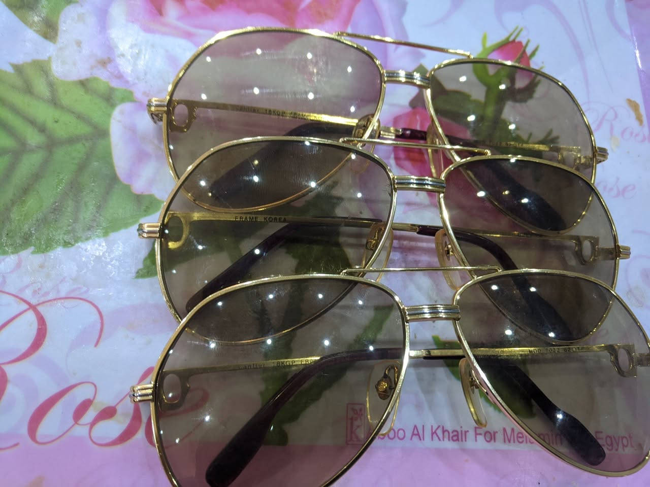 نظارات كارتير  سانتوس كوبى نسخه طبق الاصل عدسات زيرو بدون اى خدش  اللون الجوزى الاصلى جديده لم تستخدم مخزون تنفع هديه العيد 
السعر على الخاص


**إذا كنت صاحب هذا الإعلان وتريد حذفه لأي سبب، رجاءا أرسل رسالة إلى الدعم الفني**