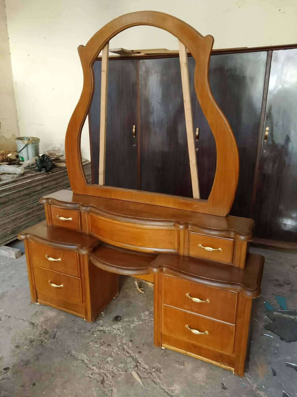 للبيع الصاج ب 150
ال فريمكة  125 
كومدينه ب 30 
ميز تواليت 40 
وبيهم مجال كلم


**إذا كنت صاحب هذا الإعلان وتريد حذفه لأي سبب، رجاءا أرسل رسالة إلى الدعم الفني**