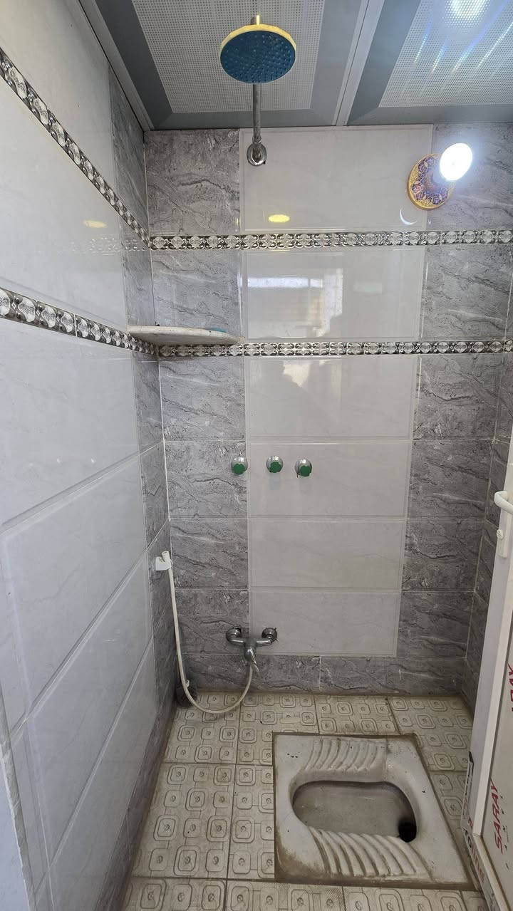 ⚜️دار 100متر طابقين  سند 25 بيت مال جناي 
⚜️السعر  55 مليون مع المجال  
⚜️البناء : صب كونكريت اساس وسقف  البناء طابوك
⚜️غرفتين ،، صالتين  ، استقبال .. مطبخ ،، صحيات فوك وجوه  البيت عالي عن الشارع طارمه كيسبان 
⚜️عنوان الدار 
الكوفه شارع المطار القديم مقابل حسينية ام البنين الجامع القبه الذهبيه  ***********
