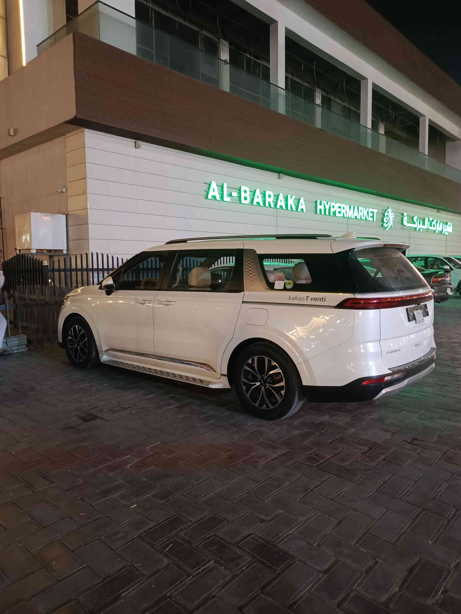 السلام عليكم
كيا كرنفال 
موديل 2023  خليجي ماشيه 20 لف
محرك 3500 
6 سلندر 
لون صدفي 
بصمه ابواب 5
كامرات امامي  خلفي 
حساسات امامي خلفي
وقوف ذاتي 
3 قطع تبريد
7 راكب سياحي 
السياره مكفوله حتى من الشخط بعدهي بحاله لزيرو 
مكانها السماوه  سعر 395 وبييهه مجال 
***********
