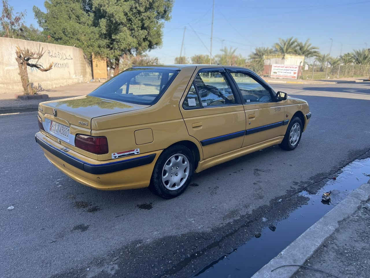 سلام عليكم بيجو بارص ٢٠١٥
سياره بيه منضومة غاز يطالي+ بانزين 
محرك خارج وداخل جديد كفاله 
تبريد ثلج ❄️ تخم تاير جديد 
رقم بغداد باسمي مشروع وطني تحويل ثاني يوم مصفره وغرامات وهيئه وهزه جديده سياره خير من الله جاهزه من كلشي 
مكان سياره بغداد رايده ٤٠ رقمي ***********
