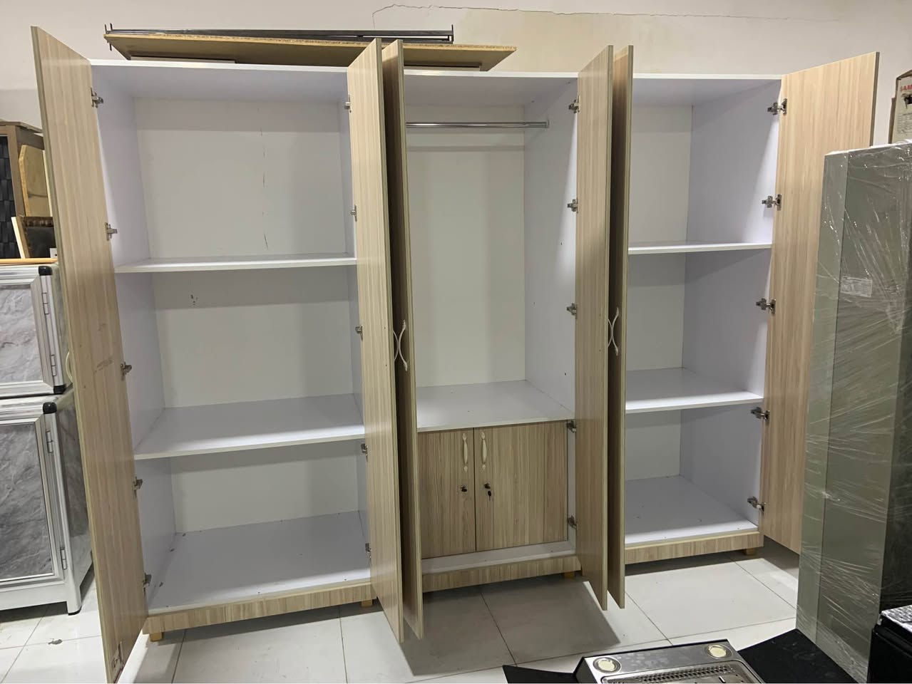 ئه م كانتوره بوفروشتن ٣پارچه يه دوتاكى دفنى هه يه شوختى نيه زوركه م به كارهاتوه نرخى ٣٥٠هه زاره له سليمانى بوپه يوه ندى
***********
***********ڤايبه ر
*********** السليمانية, العراق
