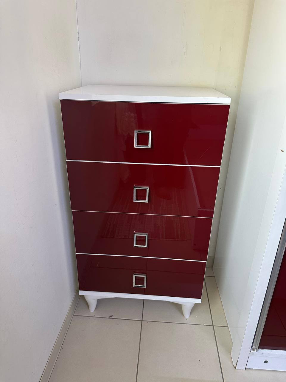 #غراض_اخو_الجديد

غرفة تركيا 8 قطع 
( كنتور _ميز تواليت_ درور_ مرايه _ كومديات 2 _ جرباية _ طابورية) 
 
الاستفسار خاص او الاتصال 
*********** واتساب 
***********

#ملاحضة 

للانظمام لمجموعه الواتساب 👇👇

https://whatsapp.com/channel/0029VaCzlEbDJ6H1gPNIRj0f
