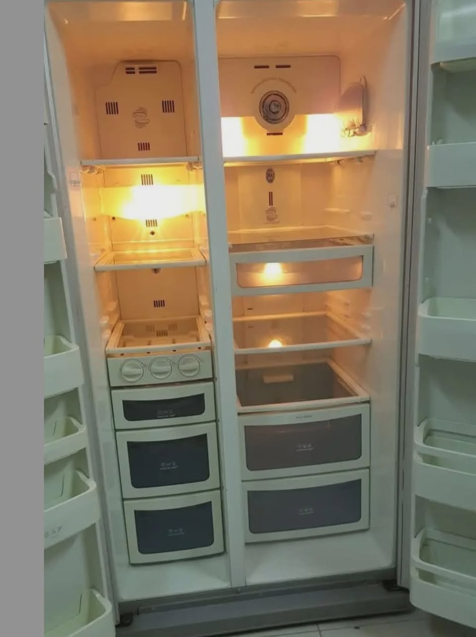 ثلاجه دايوا ام بابين على فحص نضيفه 90بل مره نضافه رايدهه30الف ***********
