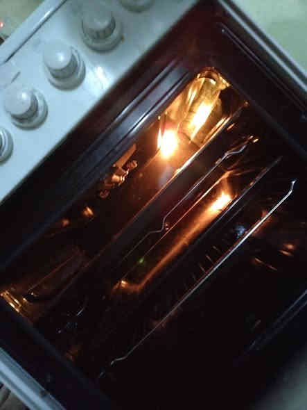 طباخ 4 عيون وفرن شغال ونظيف جدا العنوان هفلان للتواصل خاص او الاتصال *********** وتساب
