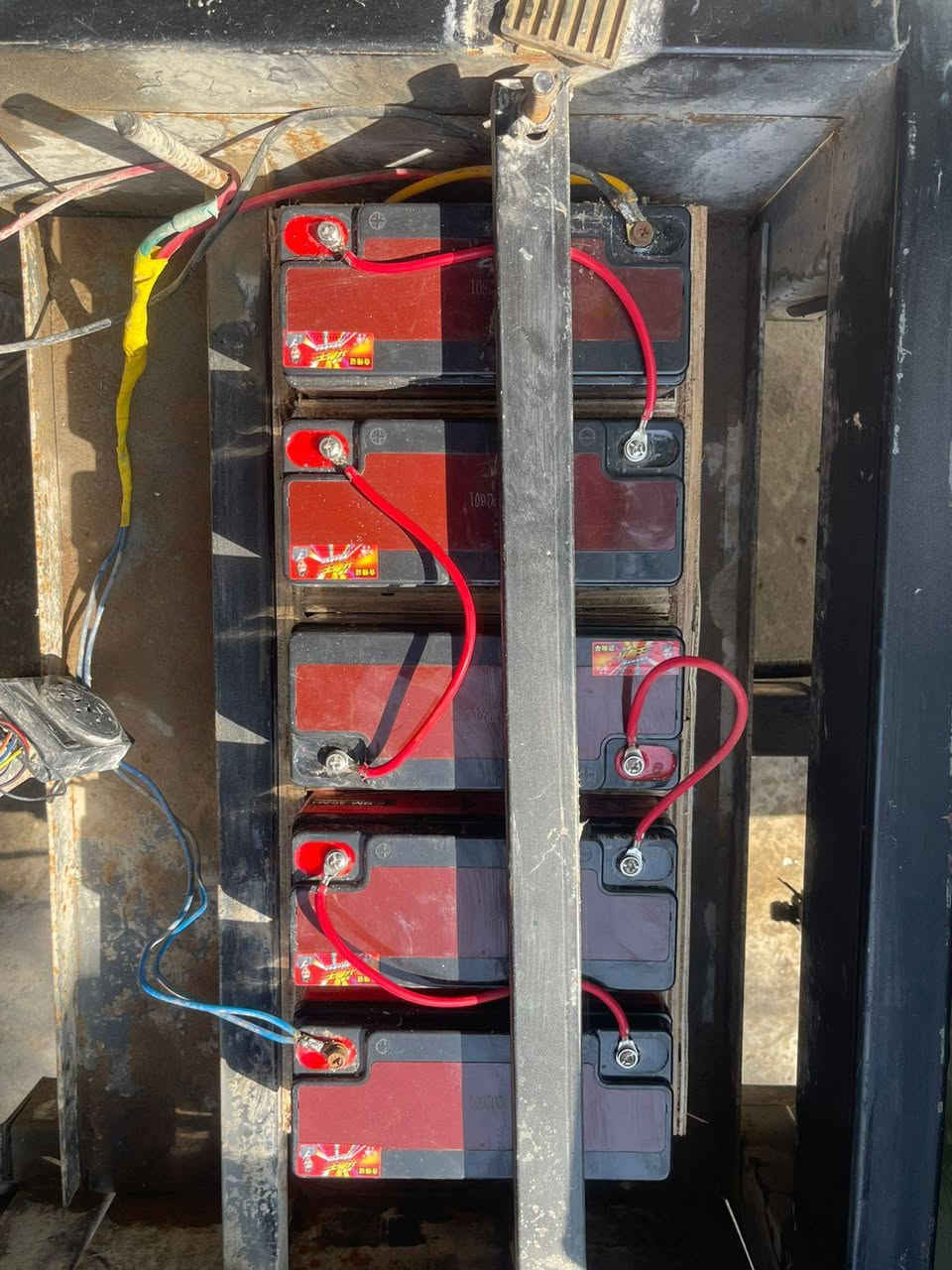 السلام عليكم ورحمة الله وبركاته اخوان عندي هاي الستوته الشحن للبيع موديل 24 السعر  المطوب 1200وبيها مجال العنوان البكريه مال الغزالية على الخط السريع رقم الهاتف ***********/*********** الواتساب اسيا
