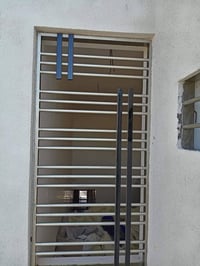 صباغ حديد ابواب وشبابيك كرسته وعمل مع التنضيف القطعه (25الف  الى 35  ح...